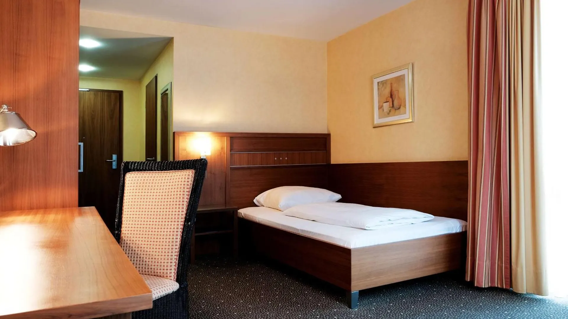 ****  Ramada By Wyndham Duesseldorf Ratingen Hotel Tyskland